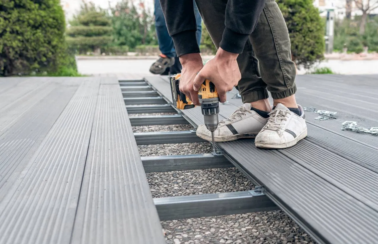 construire terrasse en bois composite