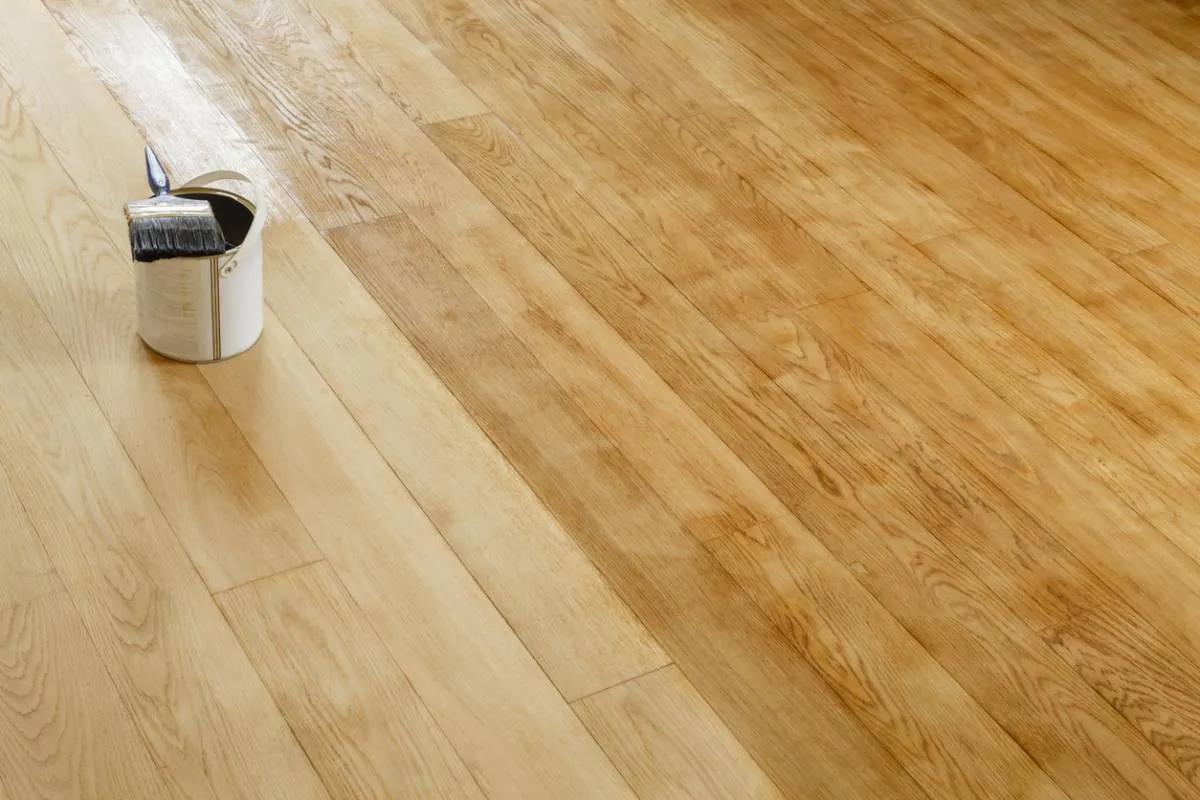 Huile pour parquet en bois naturel : préserver l’aspect brut du sol