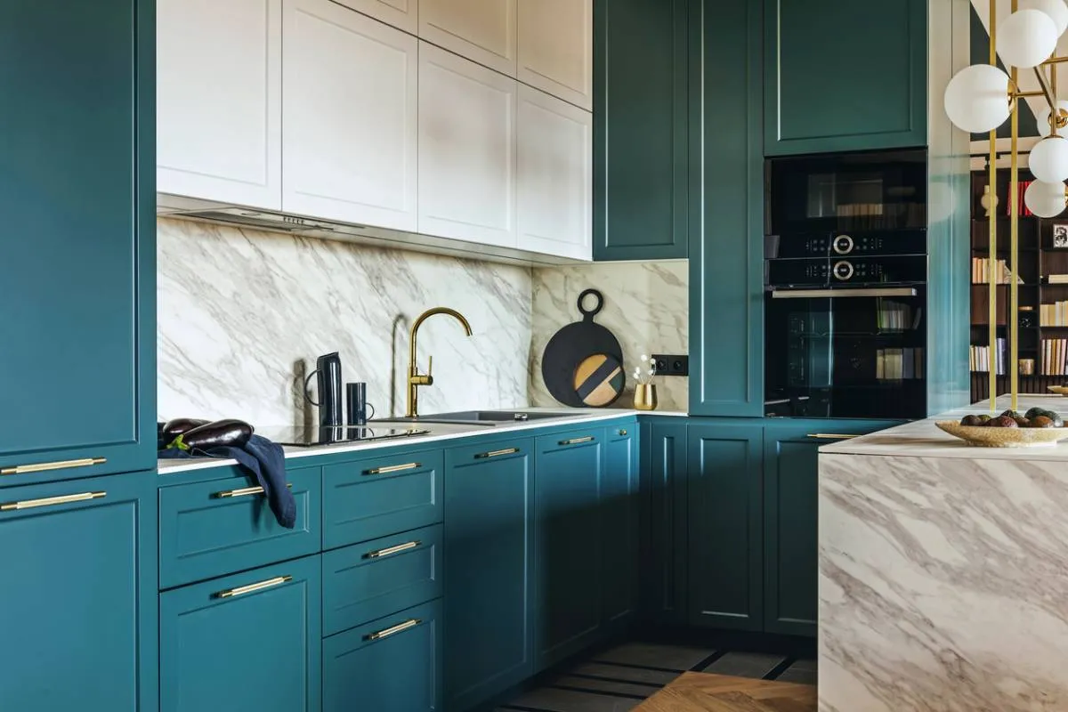 Cuisine vieillissante : optez pour les façades sur mesure