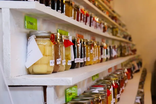 Étagères roulantes pour le garde-manger de la cuisine