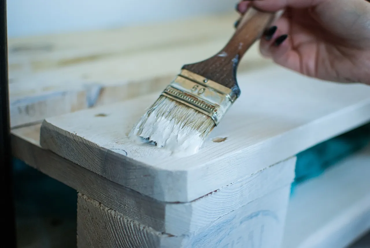 Astuces pour rénover les meubles avec un coup de peinture