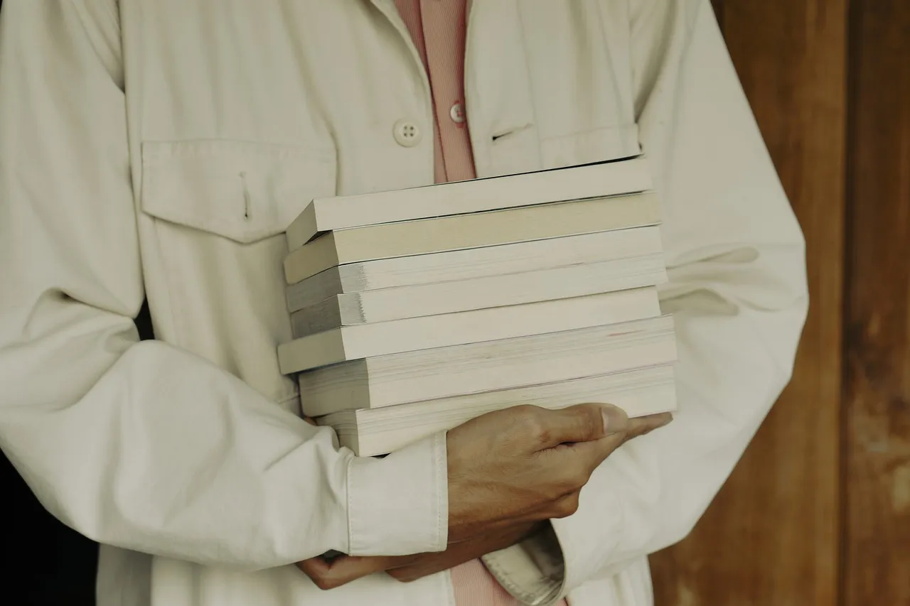 Serre-livres design : quand la lecture s’invite dans la déco