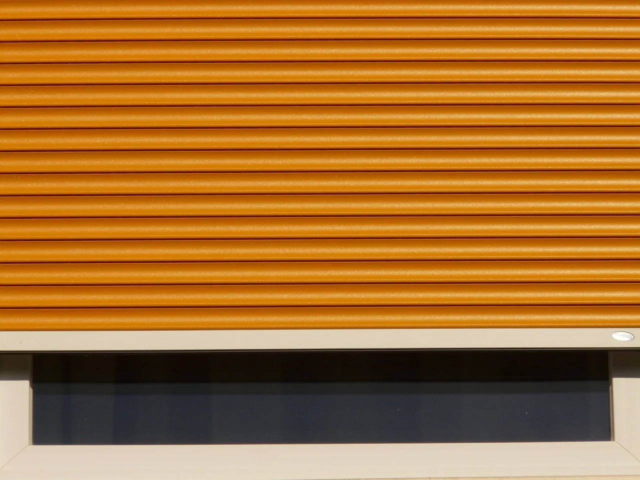 Les spécificités des volets roulants solaires RS100 Solar IO