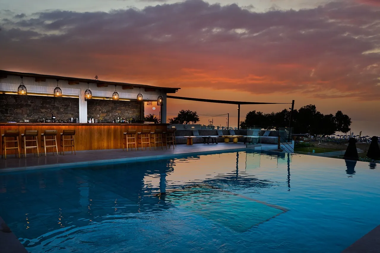 Comment mettre en valeur sa piscine sur son terrain paysager ?