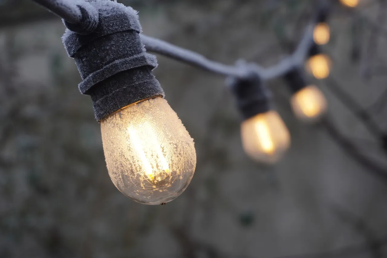 5 Astuces pour réinventer votre espace avec des guirlandes maison