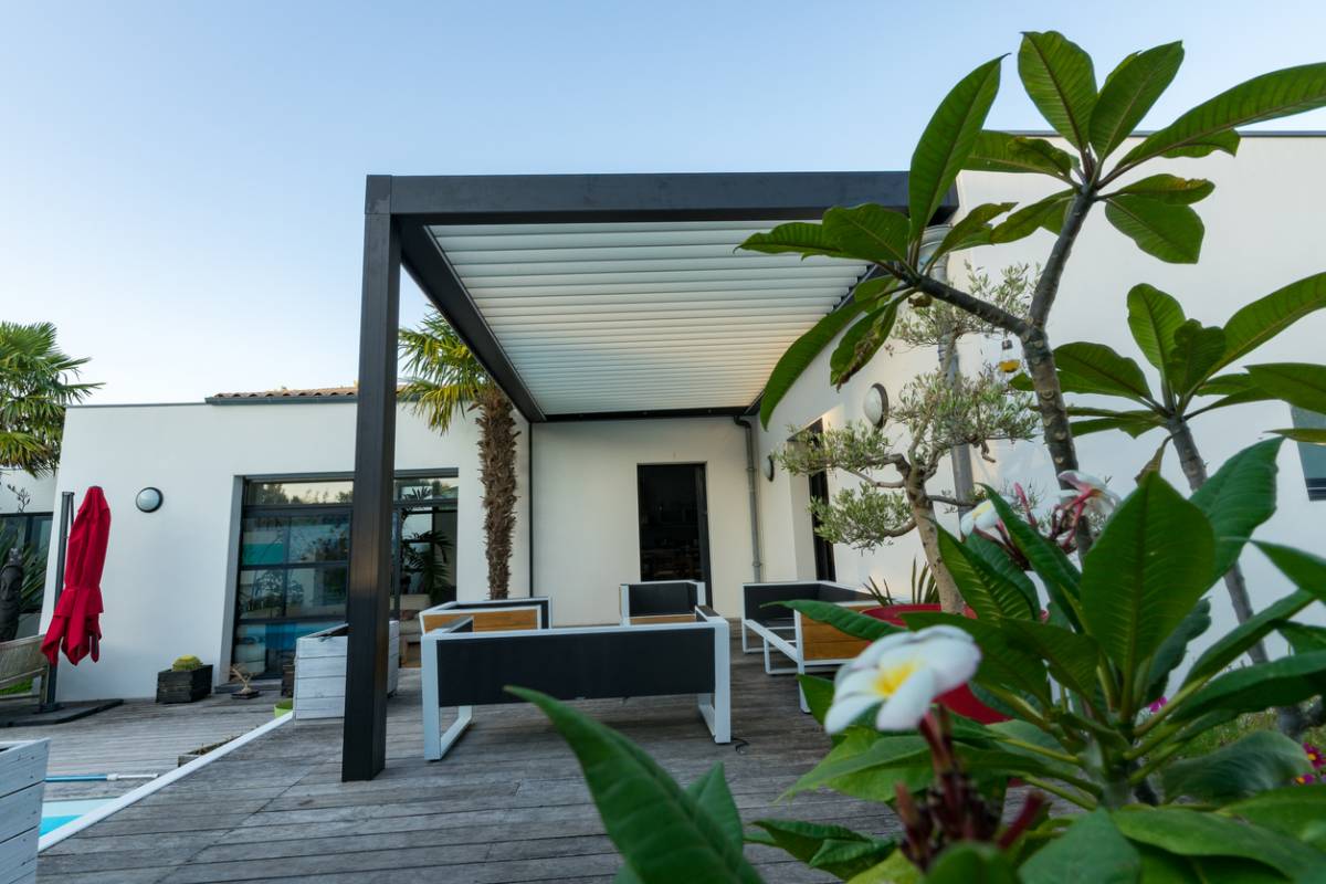 Choix et installation de pergola bioclimatique : les pièges à éviter