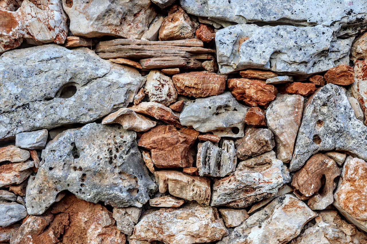 5 étapes simples pour réaliser un enrochement parfait dans votre jardin