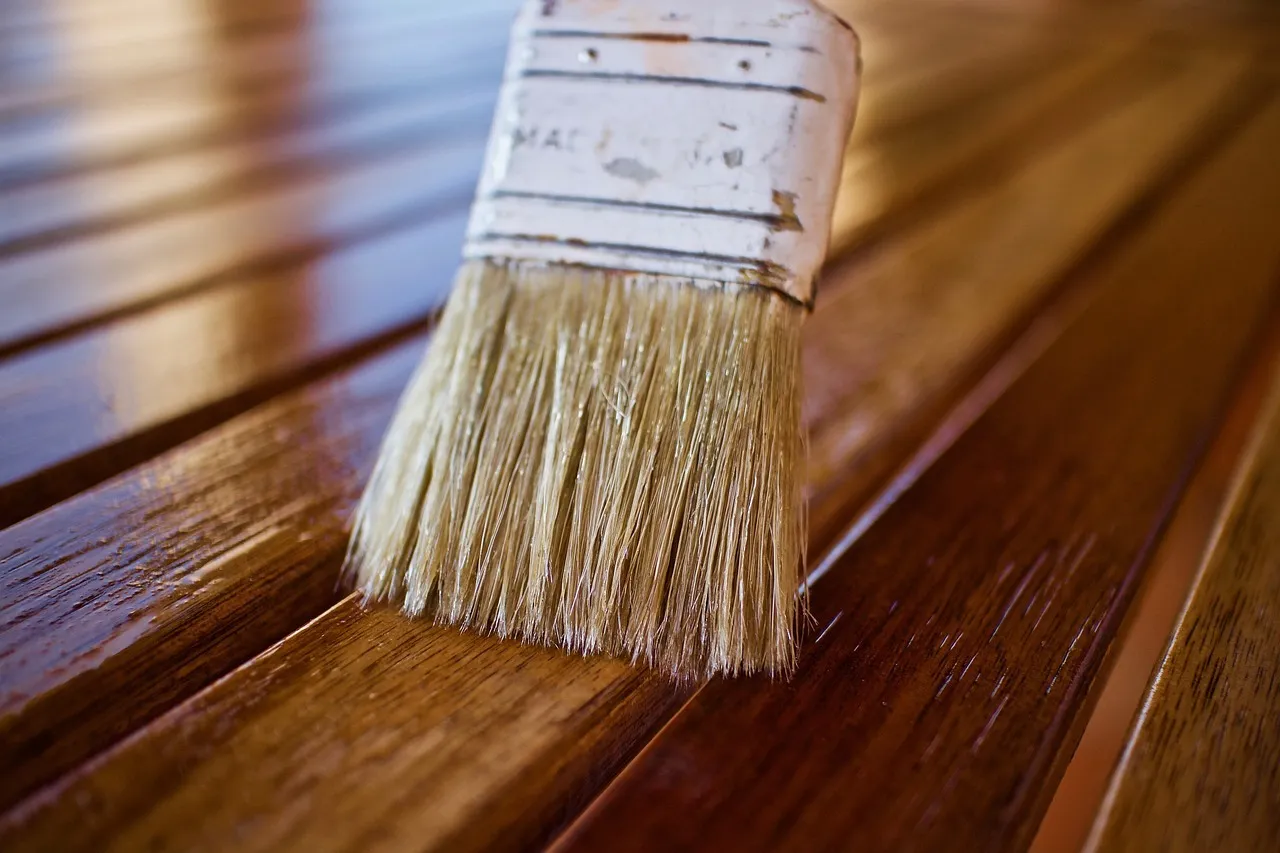 Peinture bois extérieur : pour bien peindre un support en bois en extérieur