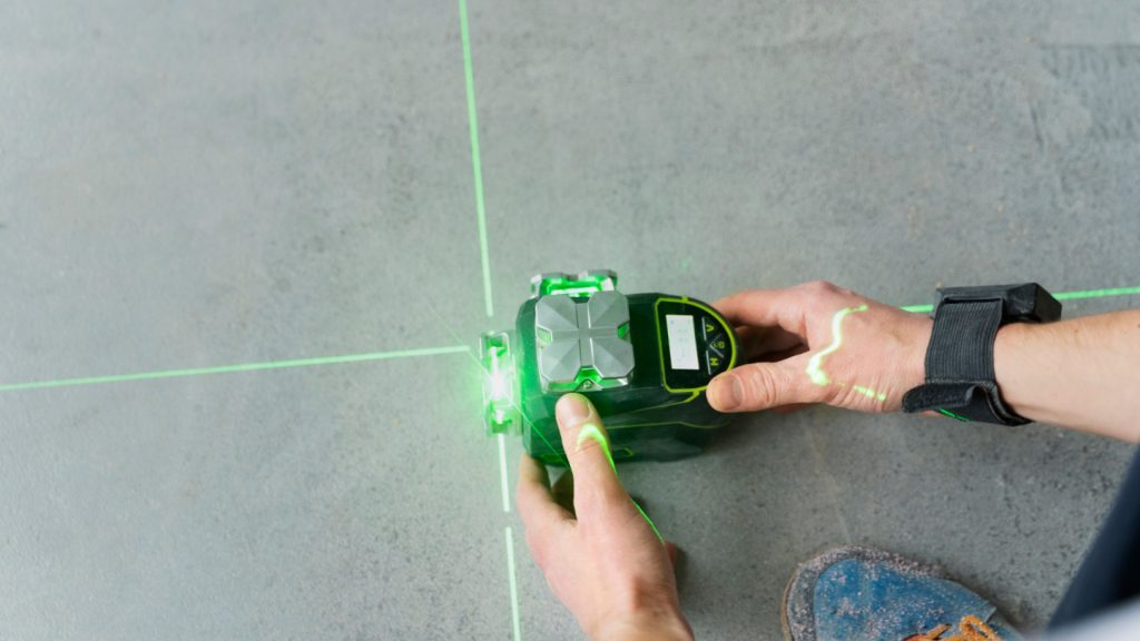 Niveau laser ligne croix : un allié indispensable pour vos travaux de rénovation