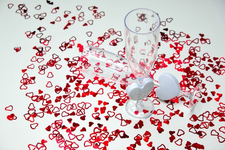 Verres à vin décoratifs : 2 méthodes de bricolage amusantes pour décorer des verres à vin