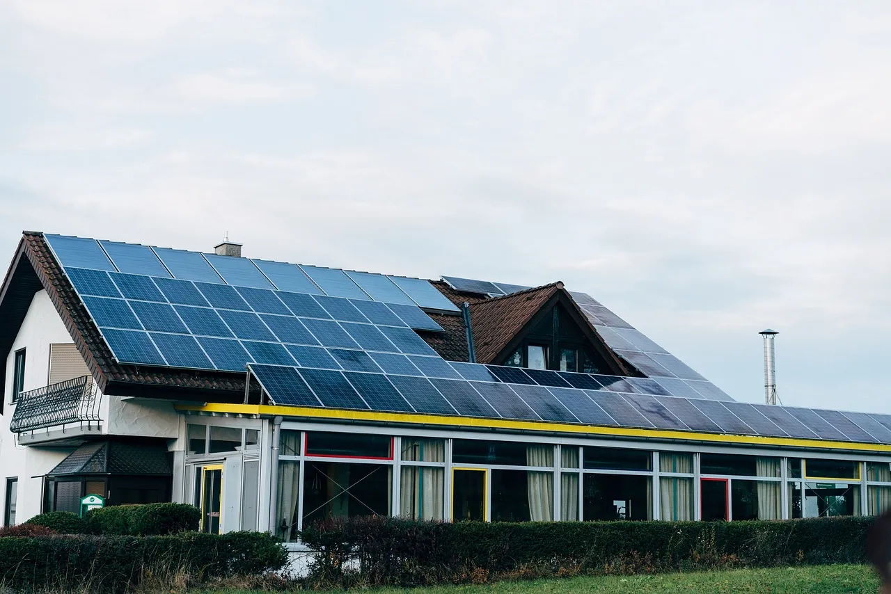 Optimiser la rentabilité de vos panneaux solaires grâce à l’autoconsommation avec revente du surplus