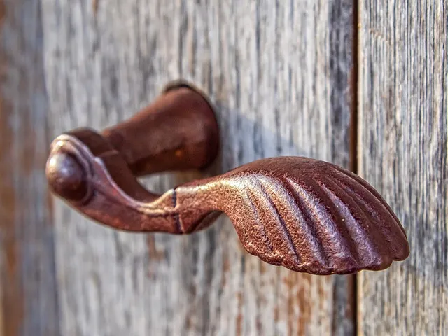 Comment ouvrir une porte bloquée ?