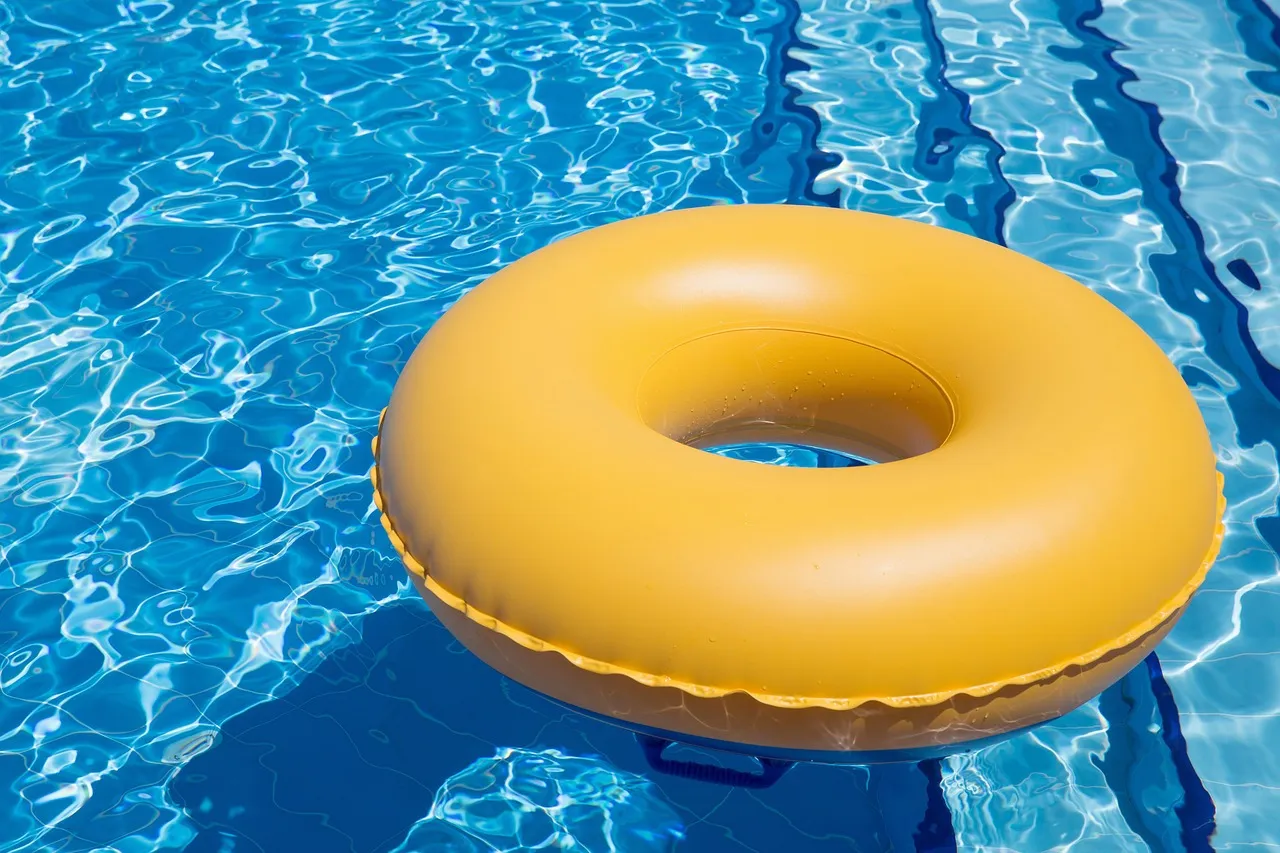 Comment fabriquer un abri piscine hors sol ?