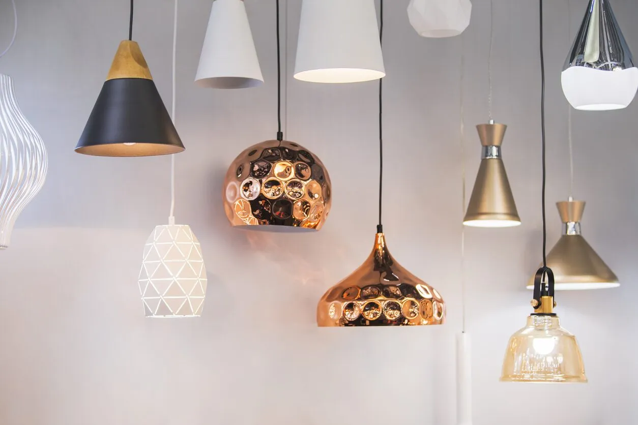Comment créer une ambiance chaleureuse dans votre intérieur avec des lustres design ?