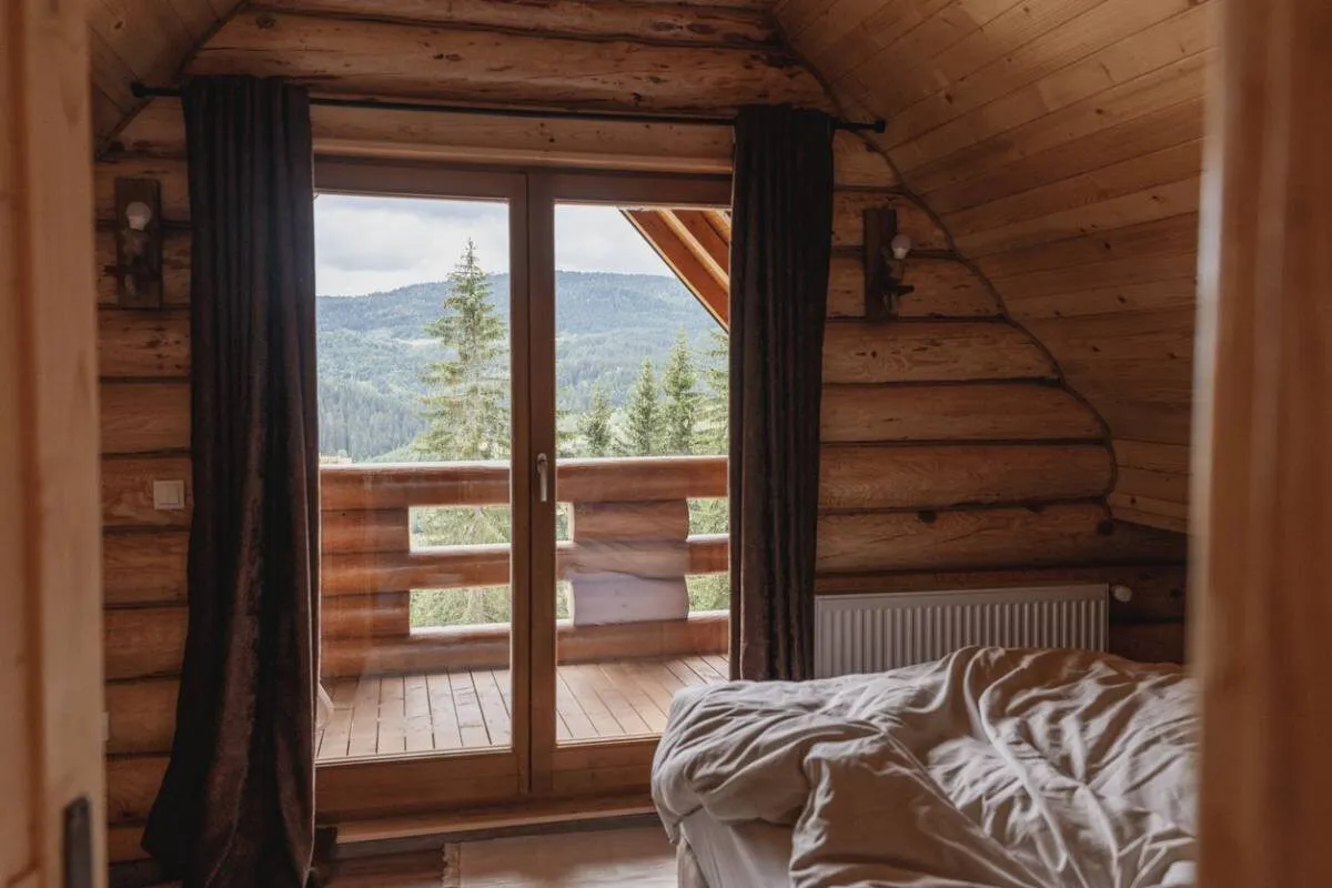 Quel type de fenêtre choisir pour une maison située dans une zone de montagne ?